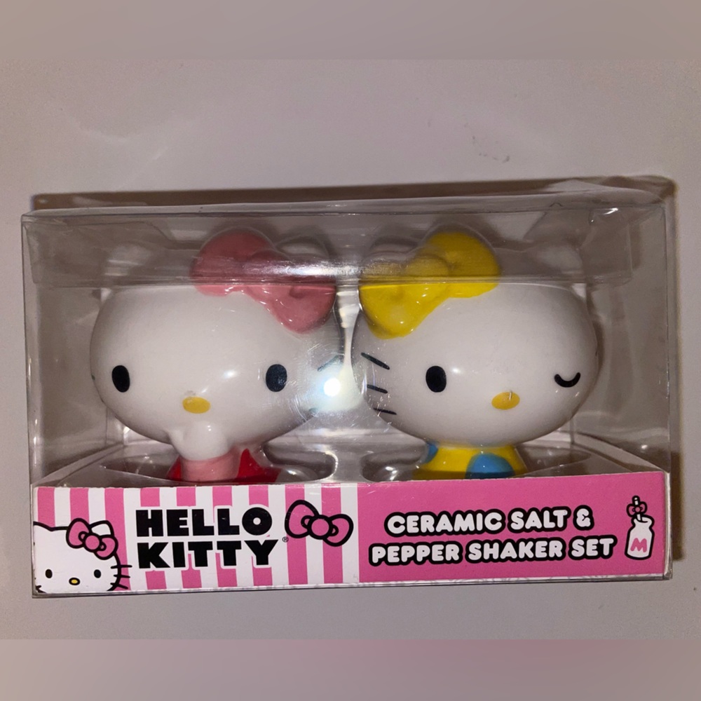 Hello Kitty Salt & Pepper Shakers